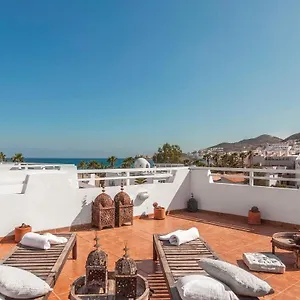 https://magnifica-vivienda-en-primera-linea-de-playa.es-andalucia.com