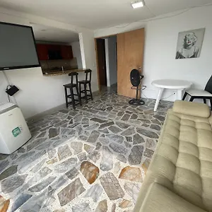 Apartamento Comodo En Laureles, Grande , Centrico , Bien Ubicado Apto303 Apartamento